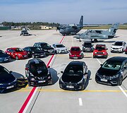 &bdquo;Top Gear&ldquo; apdovanojimų turo akimirka &Scaron;iaulių oro uoste