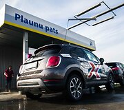 &bdquo;Top Gear&ldquo; apdovanojimų turo akimirka &Scaron;iaulių oro uoste