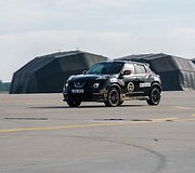&bdquo;Top Gear&ldquo; apdovanojimų turo akimirka &Scaron;iaulių oro uoste
