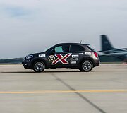 &bdquo;Top Gear&ldquo; apdovanojimų turo akimirka &Scaron;iaulių oro uoste