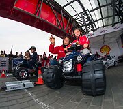 &bdquo;Top Gear&ldquo; apdovanojimų turo akimirka &Scaron;iaulių oro uoste