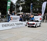 Vaikų elektromobilių lenktynės