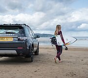 &bdquo;Jaguar Land Rover&ldquo; automobilių maketai tampa banglentėmis