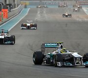 &bdquo;Mercedes&ldquo; lenktynininkai: Nico Rosbergas (priekyje) ir Michaelis Schumacheris