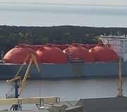 Greta laivo &bdquo;Independence&ldquo; prisi&scaron;vartavo dujovežis &bdquo;Arctic Voyager&ldquo;
