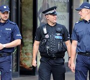 Lenkų policininkai patruliuoja Harlou mieste 