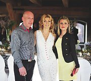 Eglė Jackaitė su seserimi Esmiralda ir jos vyru Robertu