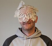 Spektaklio &bdquo;Feast Fashion&ldquo; aktoriai vilkės benamių kurtus kostiumus