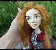 Pagal Eglės Grėbliauskaitės-Tursienės i&scaron;vaizdą sukurta lėlė