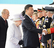 Karalienės Elizabeth II ir Kinijos prezidento Xi Jinpingo susitikimas