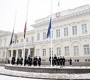 Tradicinės vėliavos pakėlimo ceremonijos akimirka