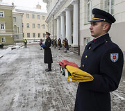 Tradicinės vėliavos pakėlimo ceremonijos akimirka