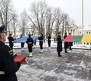 Tradicinės vėliavos pakėlimo ceremonijos akimirka