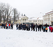 Tradicinės vėliavos pakėlimo ceremonijos akimirka