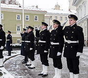 Tradicinės vėliavos pakėlimo ceremonijos akimirka