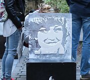 &bdquo;Tirpstančioje &scaron;lovės alėjoje&ldquo; pagerbti ry&scaron;kiausi estrados grandai