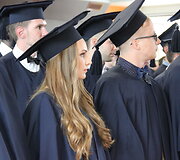 Vie&scaron;os sužadėtuvės diplomų įteikimo &scaron;ventėje &ndash; staigmena mylimajai