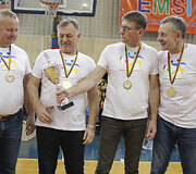 Varėnoje įvyko žiūrovų susidomėjimo ir teigiamų atgarsių sulaukęs tarptautinis veteranų rankinio turnyras &bdquo;Ukrainos ambasadoriaus taurė 2018&ldquo;. 