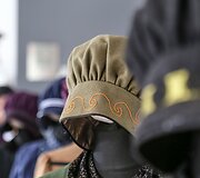 Jurbarko rajono Smalininkų miestelio gyventojai rinkti prezidento ir europarlamentarų atėjo pasipuo&scaron;ę tautiniais drabužiais