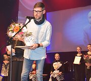 Varėnoje baigėsi jau de&scaron;imtasis žymios kra&scaron;tietės, i&scaron; Senosios Varėnos kilusios režisierės Dalios Tamulevičiūtės profesionalių teatrų festivalis.