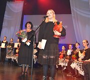Varėnoje baigėsi jau de&scaron;imtasis žymios kra&scaron;tietės, i&scaron; Senosios Varėnos kilusios režisierės Dalios Tamulevičiūtės profesionalių teatrų festivalis.