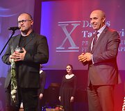 Varėnoje baigėsi jau de&scaron;imtasis žymios kra&scaron;tietės, i&scaron; Senosios Varėnos kilusios režisierės Dalios Tamulevičiūtės profesionalių teatrų festivalis.