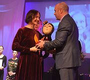 Varėnoje baigėsi jau de&scaron;imtasis žymios kra&scaron;tietės, i&scaron; Senosios Varėnos kilusios režisierės Dalios Tamulevičiūtės profesionalių teatrų festivalis.