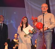 Varėnoje baigėsi jau de&scaron;imtasis žymios kra&scaron;tietės, i&scaron; Senosios Varėnos kilusios režisierės Dalios Tamulevičiūtės profesionalių teatrų festivalis.