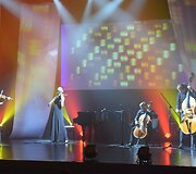Varėnoje baigėsi jau de&scaron;imtasis žymios kra&scaron;tietės, i&scaron; Senosios Varėnos kilusios režisierės Dalios Tamulevičiūtės profesionalių teatrų festivalis.