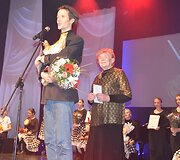 Varėnoje baigėsi jau de&scaron;imtasis žymios kra&scaron;tietės, i&scaron; Senosios Varėnos kilusios režisierės Dalios Tamulevičiūtės profesionalių teatrų festivalis.