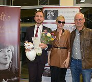 Varėnoje baigėsi jau de&scaron;imtasis žymios kra&scaron;tietės, i&scaron; Senosios Varėnos kilusios režisierės Dalios Tamulevičiūtės profesionalių teatrų festivalis.