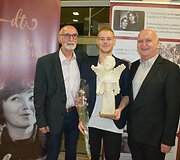 Varėnoje baigėsi jau de&scaron;imtasis žymios kra&scaron;tietės, i&scaron; Senosios Varėnos kilusios režisierės Dalios Tamulevičiūtės profesionalių teatrų festivalis.