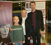 Varėnoje baigėsi jau de&scaron;imtasis žymios kra&scaron;tietės, i&scaron; Senosios Varėnos kilusios režisierės Dalios Tamulevičiūtės profesionalių teatrų festivalis.
