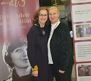 Varėnoje baigėsi jau de&scaron;imtasis žymios kra&scaron;tietės, i&scaron; Senosios Varėnos kilusios režisierės Dalios Tamulevičiūtės profesionalių teatrų festivalis.
