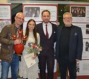 Varėnoje baigėsi jau de&scaron;imtasis žymios kra&scaron;tietės, i&scaron; Senosios Varėnos kilusios režisierės Dalios Tamulevičiūtės profesionalių teatrų festivalis.