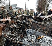 Europos Komisijos pirmininkė Ursula von der Leyen, ES užsienio reikalų įgaliotinis Josepas Borrellis ir Slovakijos ministras pirmininkas Eduardas Hegeris lankėsi Bučoje, kur žuvo &scaron;imtai civilių gyventojų