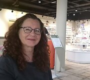 Džersio paveldo muziejaus kuratorė ir Kultūrinės patirties skyriaus direktorė Louise Downie. 
