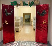 Respublikinės Vilniaus universitetinės ligoninės darbuotojai savo patalpas i&scaron;puo&scaron;ė kalėdiniais papuo&scaron;imais