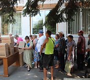Velykij Burluko gyventojams dalijama humanitarinė pagalba
