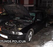 Naujojoje Vilnioje susprogdintas automobilis