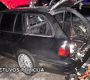 Naujojoje Vilnioje susprogdintas automobilis