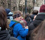 Protestuotojai Lauryną Ragelskį blokavo skėčiais