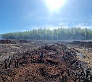 Ugniagesiai tęsia gaisro &Scaron;epetos durpyne gesinimą