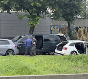 &bdquo;Aro&ldquo; pareigūnai prie Kauno geležinkelių stoties atlieka kratą automobilyje