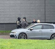 &bdquo;Aro&ldquo; pareigūnai prie Kauno geležinkelių stoties atlieka kratą automobilyje