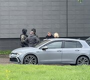 &bdquo;Aro&ldquo; pareigūnai prie Kauno geležinkelių stoties atlieka kratą automobilyje