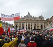 Pranci&scaron;kus per pirmąją dviejų popiežių kanonizaciją paskelbė Joną XXIII ir Joną Paulių II &scaron;ventaisiais 