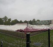 Panevėžyje audra apgadino futbolo maniežo kupolą