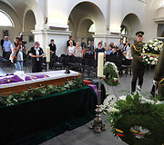 Su monsinjoru Alfonsu Svarinsku atsisveikino Seimo pirmininkė ir premjeras