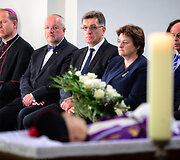 Su monsinjoru Alfonsu Svarinsku atsisveikino Seimo pirmininkė ir premjeras